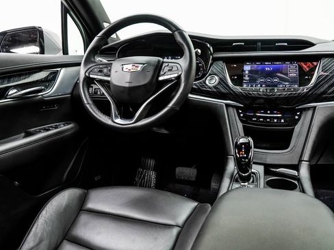 Used 2025 Cadillac XT6 Premium Luxury image 19