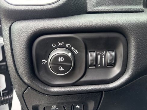 New 2026 RAM 1500 4x4 Crew Cab image 15