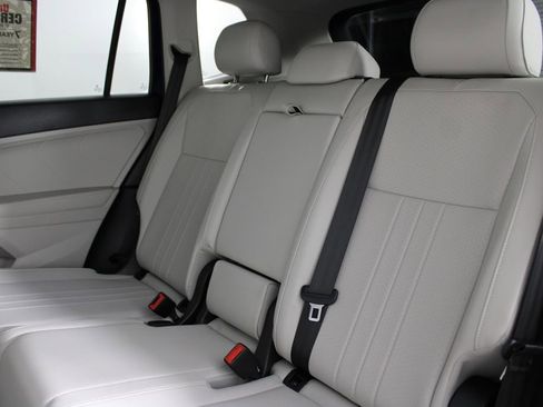 Used 2022 Volkswagen Tiguan SE w/ Panoramic Sunroof Package AWD/4WD image 20