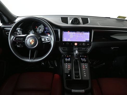 Used 2026 Porsche Macan AWD/4WD image 16