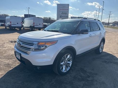 Used 2014 Ford Explorer XLT w/ Equipment Group 202A image 4