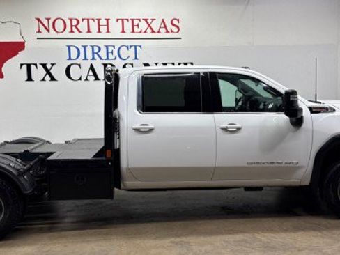 Used 2025 GMC Sierra 3500 SLE w/ SLE Convenience Package AWD/4WD image 4