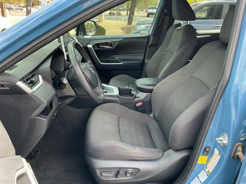 Used 2022 Toyota RAV4 SE w/ Convenience Package image 14