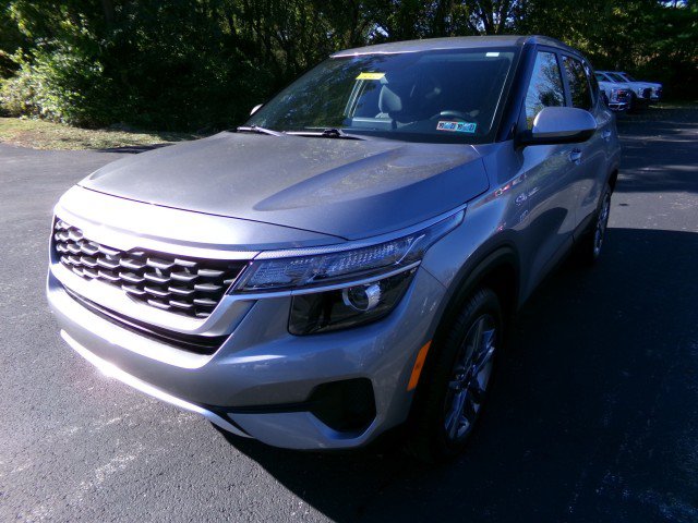 Used 2023 Kia Seltos LX AWD/4WD image 4