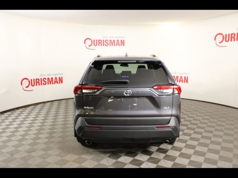 Used 2024 Toyota RAV4 XLE w/ Convenience Package FWD image 7