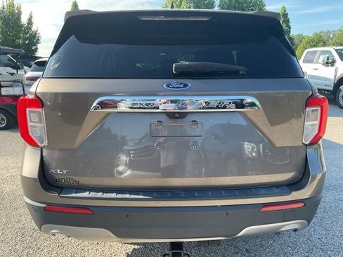 Used 2021 Ford Explorer XLT w/ Equipment Group 202A RWD image 6