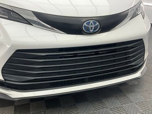Used 2022 Toyota Sienna LE FWD image 18
