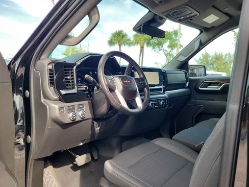 Used 2022 GMC Sierra 1500 SLE AWD/4WD image 9