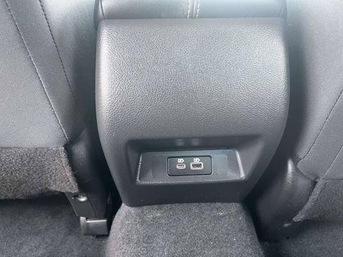 Used 2025 Nissan Altima 2.5 SV FWD image 12