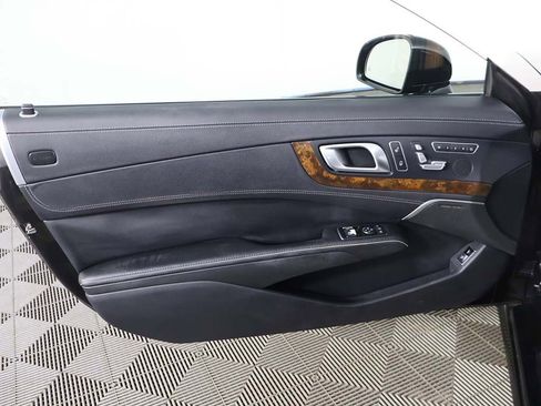 Used 2013 Mercedes-Benz SL 550 w/ Premium Pkg image 24