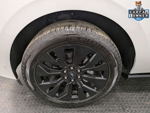 Used 2025 Ford Expedition Max Platinum w/ Stealth Appearance Package image 7