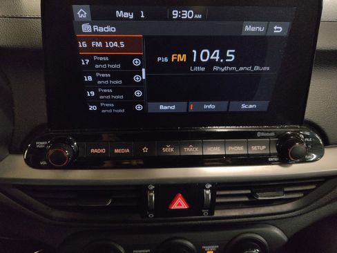 Used 2020 Kia Forte LXS FWD image 25