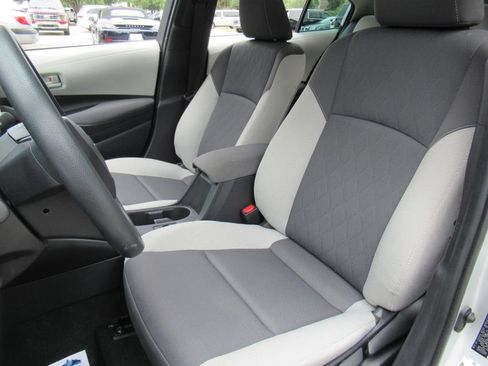 Used 2025 Toyota Corolla LE FWD image 11