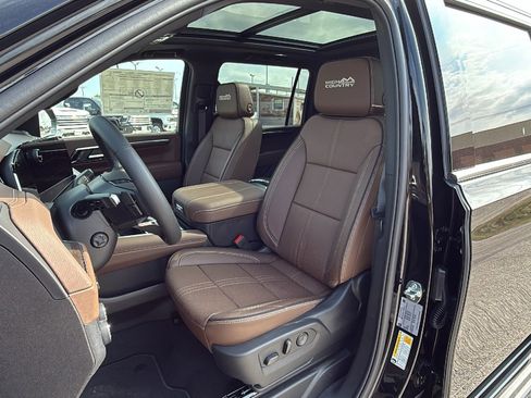 New 2026 Chevrolet Suburban High Country image 13