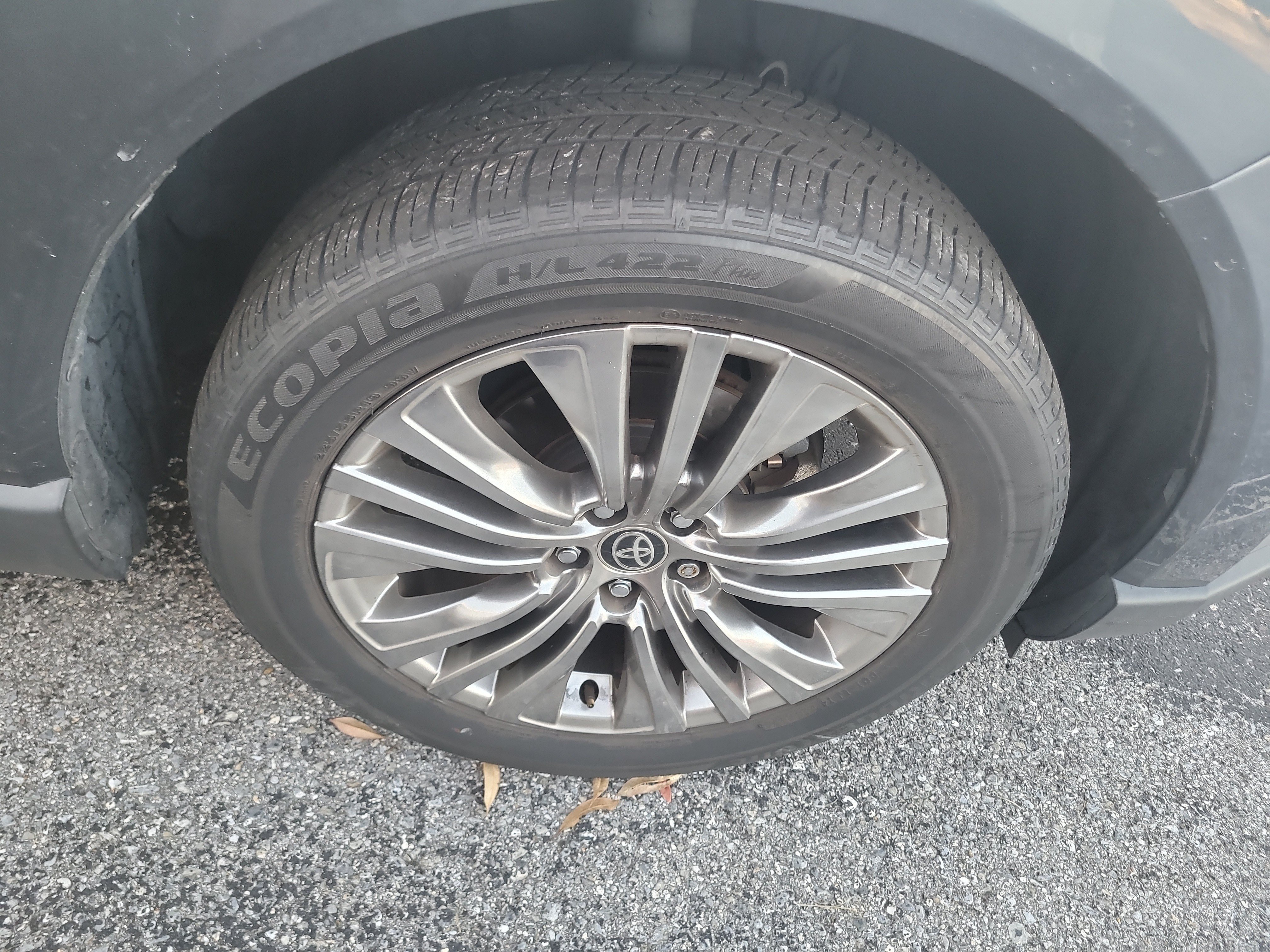Used 2023 Toyota Venza XLE AWD/4WD image 9