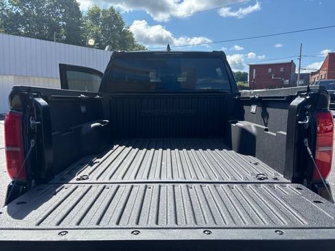Used 2025 Toyota Tacoma TRD Off-Road AWD/4WD image 21