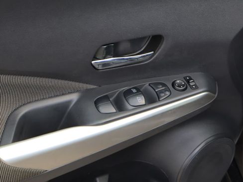 Used 2018 Nissan Kicks SV FWD image 19