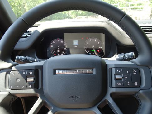 New 2025 Land Rover Defender 110 S image 17