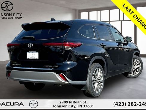 Used 2021 Toyota Highlander Platinum AWD/4WD image 2