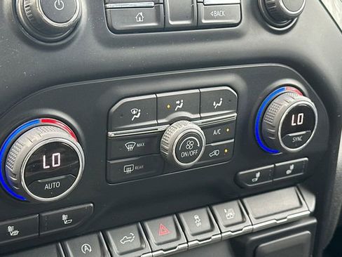 Used 2021 Chevrolet Silverado 1500 LT image 23