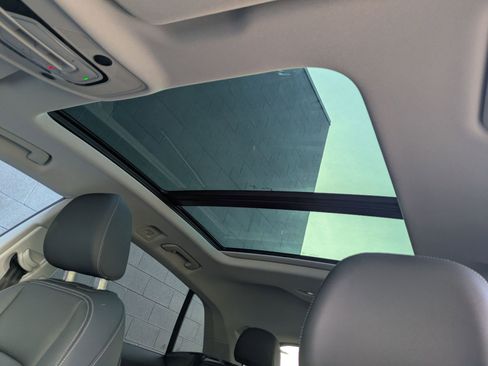 Used 2023 Audi Q8 Premium image 21