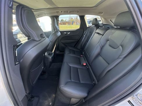 Used 2025 Volvo XC60 B5 Core image 23
