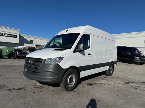 Used 2025 Mercedes-Benz Sprinter 2500 image 2
