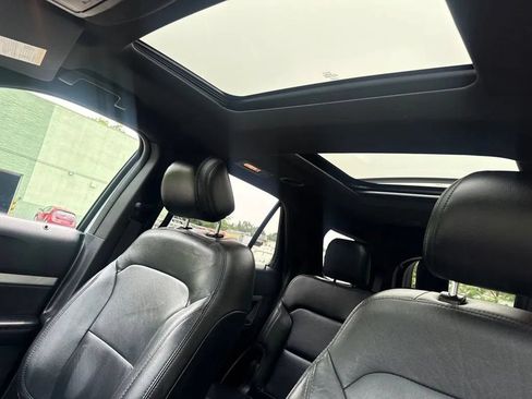 Used 2017 Ford Explorer XLT w/ Equipment Group 202A AWD/4WD image 25