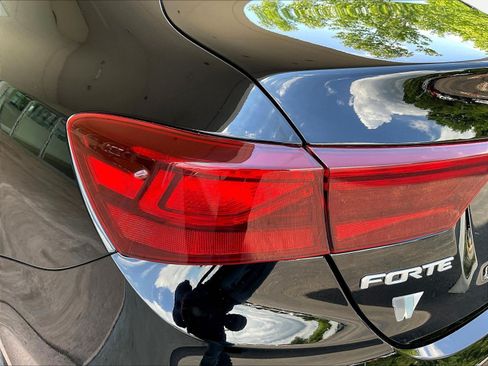 Used 2023 Kia Forte LXS w/ LXS Technology Package FWD image 21