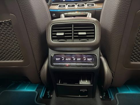 Used 2022 Mercedes-Benz GLS 450 4MATIC image 21