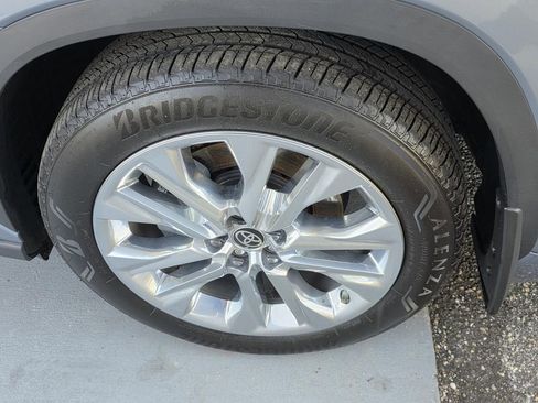 Used 2023 Toyota Highlander Limited image 38