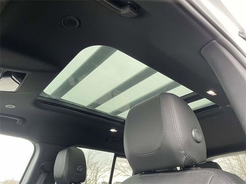 Used 2023 Land Rover Defender 110 S image 24