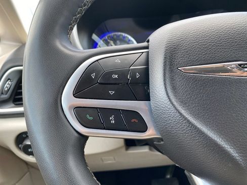 Used 2023 Chrysler Pacifica Touring-L FWD image 31