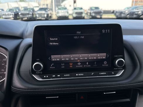 Used 2025 Nissan Rogue SV AWD/4WD image 21