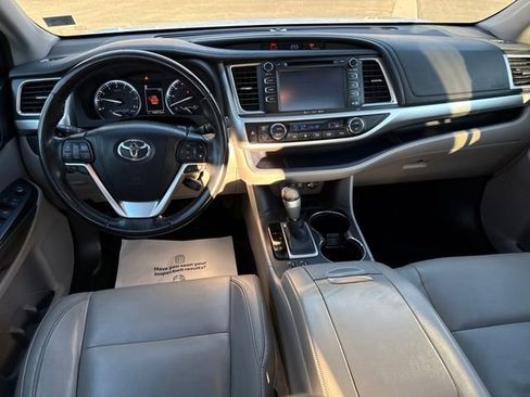Used 2017 Toyota Highlander XLE image 22