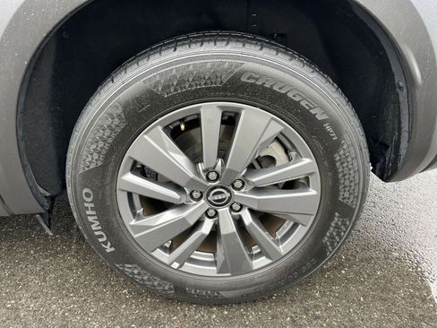 Used 2025 Nissan Pathfinder SV FWD image 33