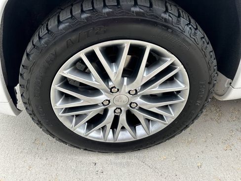 Used 2018 Jeep Grand Cherokee Summit AWD/4WD image 16
