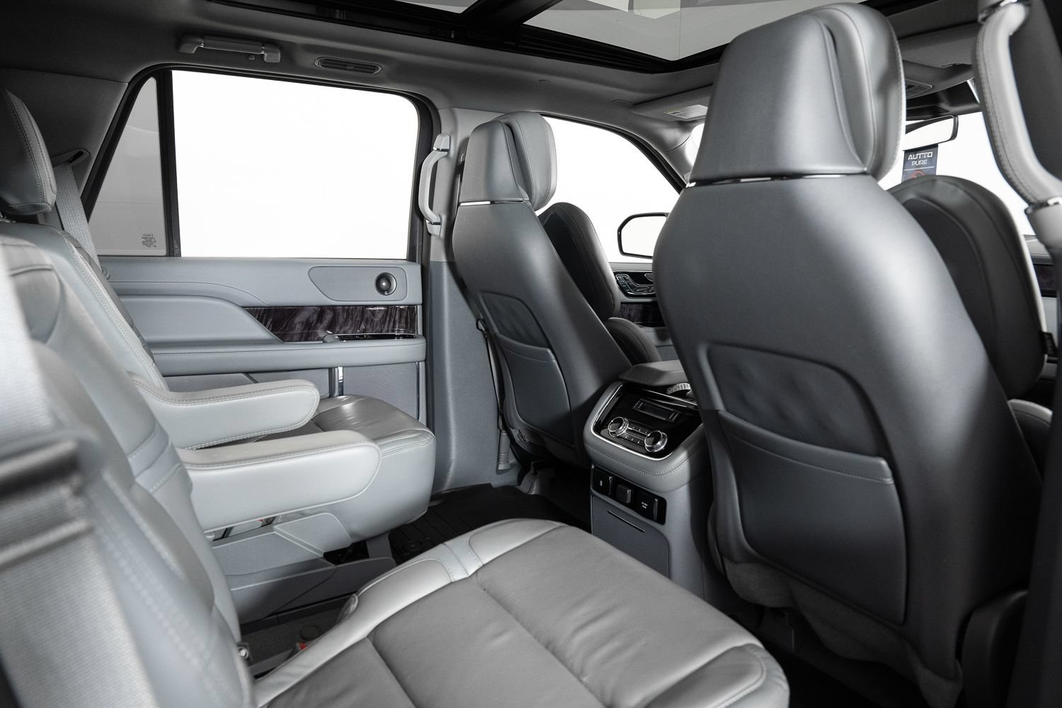 Used 2021 Lincoln Navigator Reserve w/ Cargo Convenience Package AWD/4WD image 25