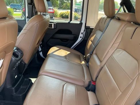 Used 2022 Jeep Wrangler Unlimited Sahara AWD/4WD image 15