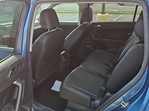 Used 2019 Volkswagen Tiguan SE w/ Panoramic Sunroof Package image 12