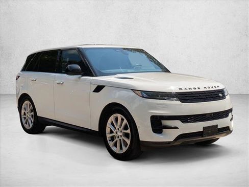 Used 2025 Land Rover Range Rover Sport SE image 3