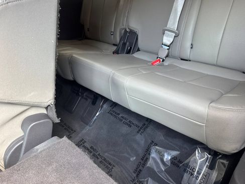Used 2020 Ford Expedition XLT w/ Equipment Group 202A AWD/4WD image 15