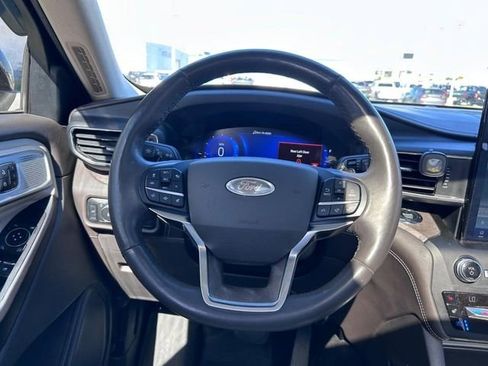 Used 2020 Ford Explorer Platinum w/ Premium Technology Package image 13