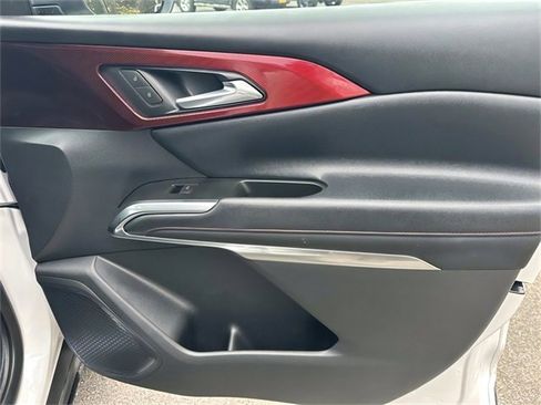 Used 2024 Chevrolet Traverse Z71 image 27