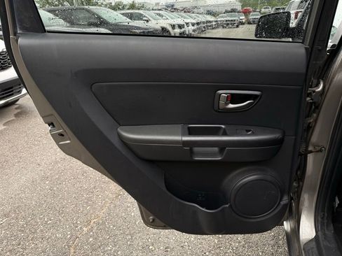 Used 2010 Kia Soul + FWD image 6