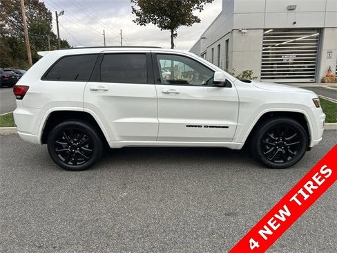 Certified 2021 Jeep Grand Cherokee Laredo X image 9