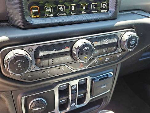 Used 2021 Jeep Wrangler Unlimited Sport AWD/4WD image 17