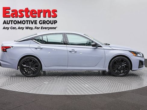 Used 2023 Nissan Altima 2.5 SR FWD image 4