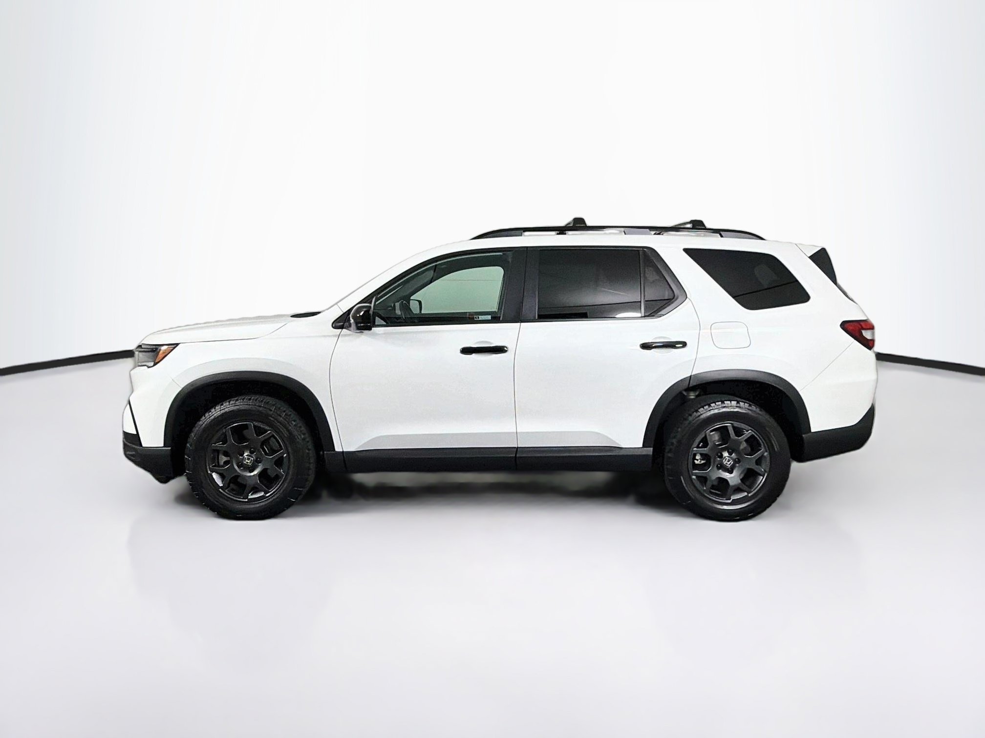 Used 2024 Honda Pilot TrailSport image 4