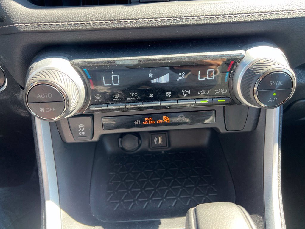 Used 2025 Toyota RAV4 XLE AWD/4WD image 20